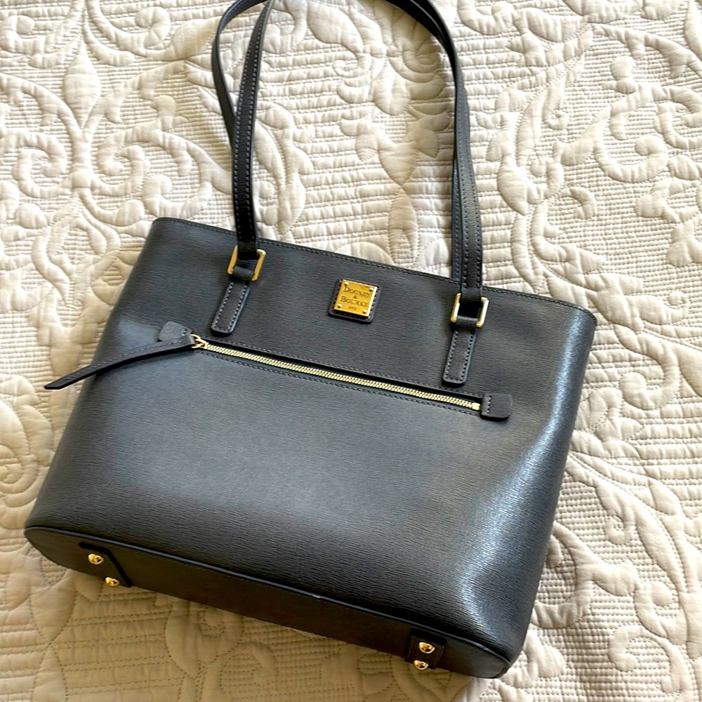 Dooney and Bourke Saffiano shopper tote